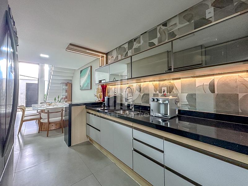 Guarapari - Casa Duplex Maravilhosa 4 Dormit�rios 177m²  - Praia Do morro 27