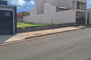 TERRENO JARDIM DOS LAGOS I