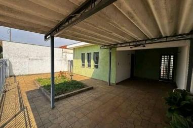 CASA TÉRREA COM EDÍCULA