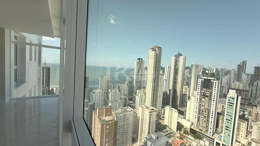 Apartamento com 3 quartos à venda, 141m², 4 banheiros, 3 garagens - Centro - Balneário Camboriú — foto 2