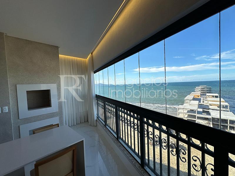 Apartamento frente mar � venda no La Riviere em Meia Praia � 3 Su�tes e 140 m� 1