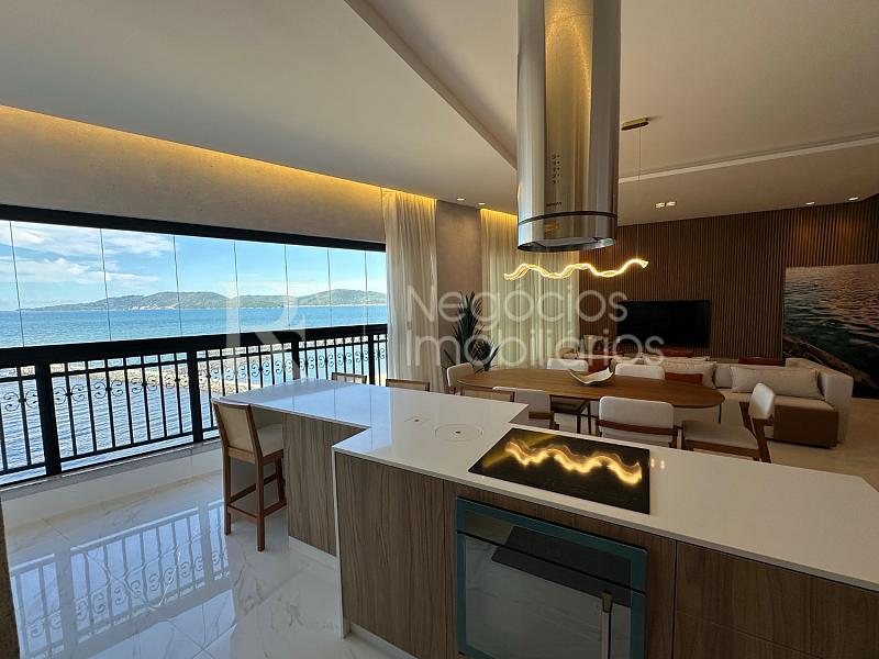 Apartamento frente mar � venda no La Riviere em Meia Praia � 3 Su�tes e 140 m� 3