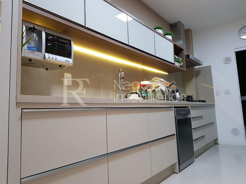 Apartamento frente mar � venda no Atlantic Paradise em Meia Praia � 4 Su�tes e 279 m� 7