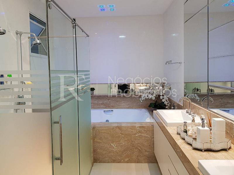 Apartamento frente mar � venda no Atlantic Paradise em Meia Praia � 4 Su�tes e 279 m� 17