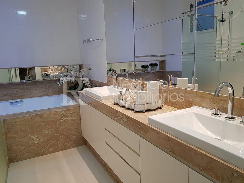 Apartamento frente mar � venda no Atlantic Paradise em Meia Praia � 4 Su�tes e 279 m� 18