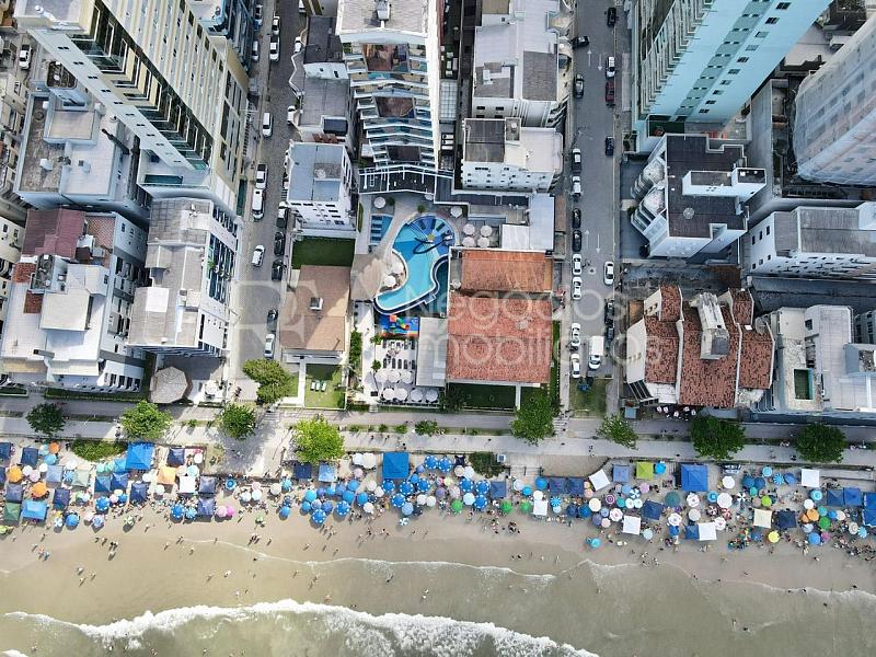 Apartamento frente mar � venda no Ocean Towers em Meia Praia � 4 Su�tes e 230 m� 1