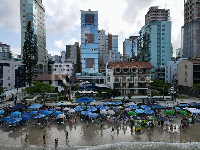 Apartamento frente mar � venda no Ocean Towers em Meia Praia � 4 Su�tes e 230 m� 2
