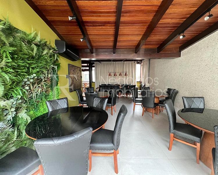 Apartamento frente mar � venda no Ocean Towers em Meia Praia � 4 Su�tes e 230 m� 12