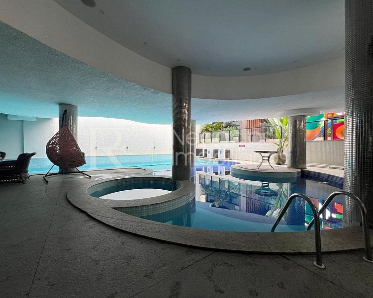 Apartamento frente mar � venda no Ocean Towers em Meia Praia � 4 Su�tes e 230 m� 10