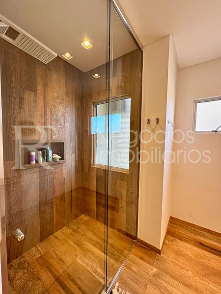Apartamento frente mar � venda no Ocean Towers em Meia Praia � 4 Su�tes e 230 m� 33