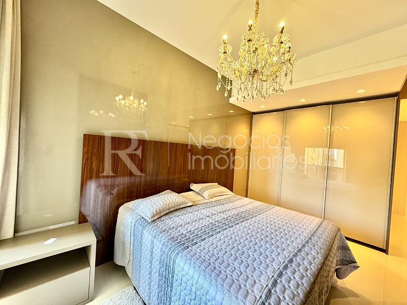 Apartamento frente mar � venda no Ocean Towers em Meia Praia � 4 Su�tes e 230 m� 34