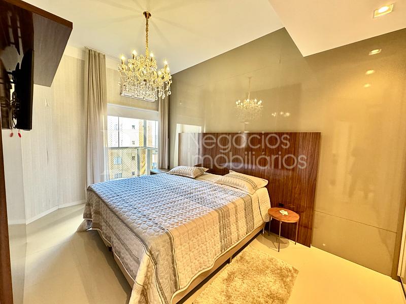 Apartamento frente mar � venda no Ocean Towers em Meia Praia � 4 Su�tes e 230 m� 36