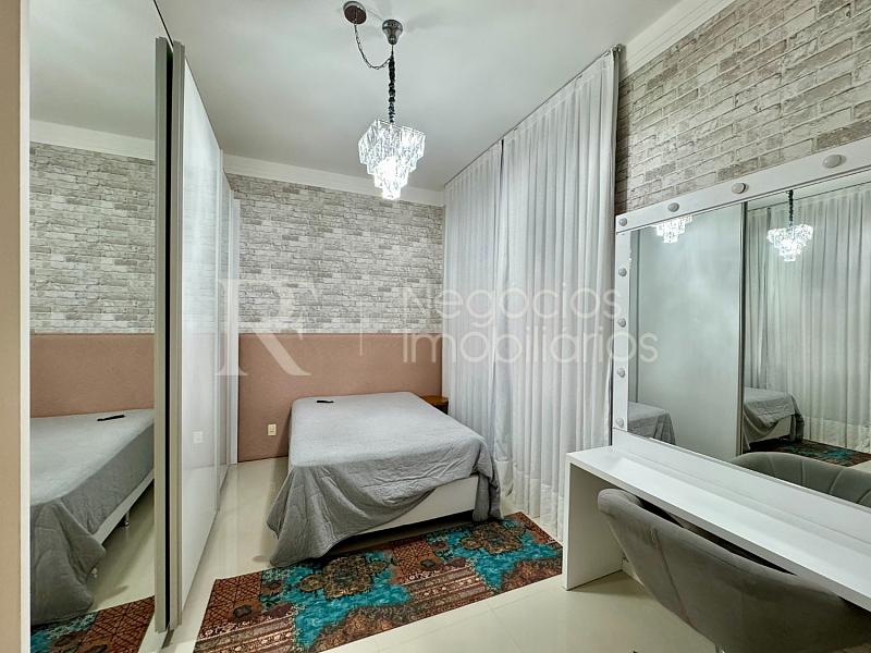 Apartamento frente mar � venda no Ocean Towers em Meia Praia � 4 Su�tes e 230 m� 39