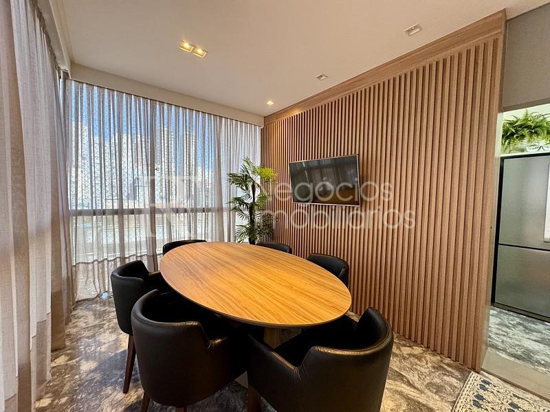 Apartamento frente mar � venda no Ocean Towers em Meia Praia � 4 Su�tes e 230 m� 26