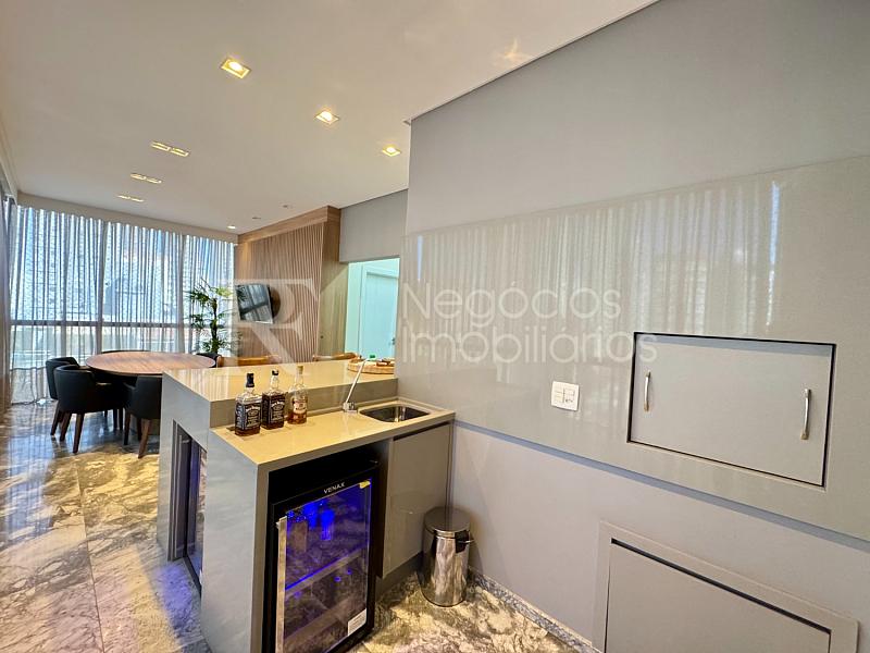 Apartamento frente mar � venda no Ocean Towers em Meia Praia � 4 Su�tes e 230 m� 24