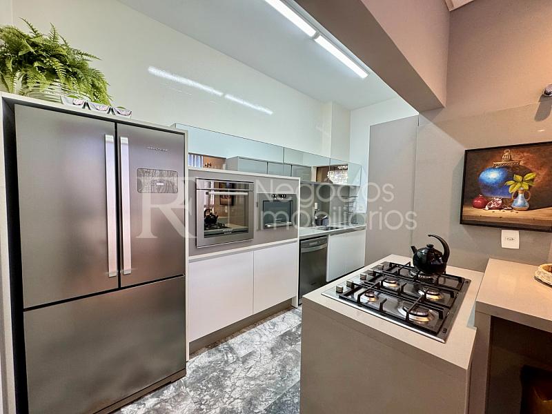 Apartamento frente mar � venda no Ocean Towers em Meia Praia � 4 Su�tes e 230 m� 21