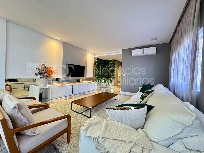 Apartamento frente mar � venda no Ocean Towers em Meia Praia � 4 Su�tes e 230 m� 18