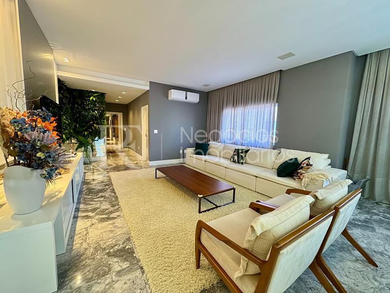 Apartamento frente mar � venda no Ocean Towers em Meia Praia � 4 Su�tes e 230 m� 19