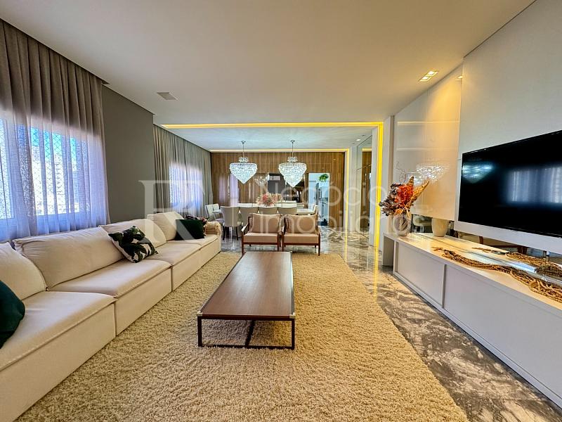 Apartamento frente mar � venda no Ocean Towers em Meia Praia � 4 Su�tes e 230 m� 17