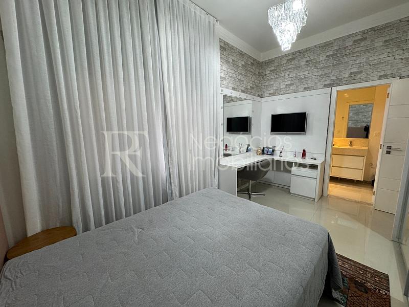 Apartamento frente mar � venda no Ocean Towers em Meia Praia � 4 Su�tes e 230 m� 40