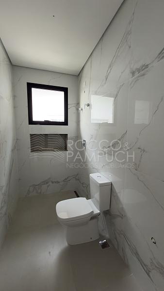 Sobrado de Alto Padr�o com 3 su�tes e Vista Mar 17