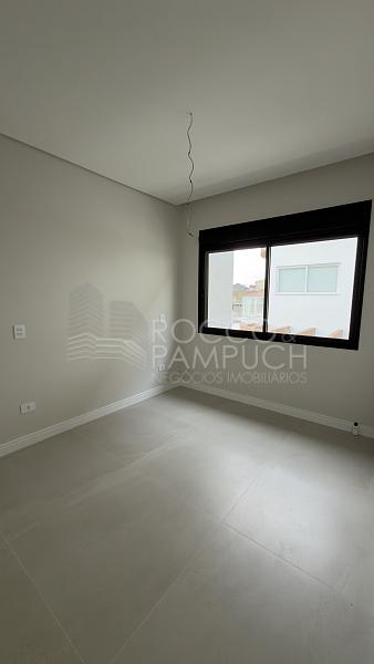 Sobrado de Alto Padr�o com 3 su�tes e Vista Mar 18