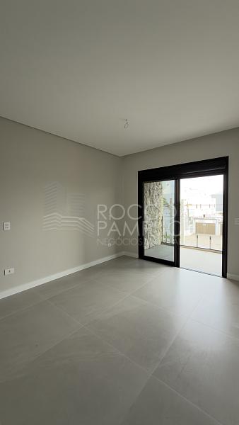 Sobrado de Alto Padr�o com 3 su�tes e Vista Mar 16