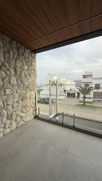 Sobrado de Alto Padr�o com 3 su�tes e Vista Mar 14