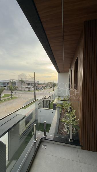 Sobrado de Alto Padr�o com 3 su�tes e Vista Mar 13