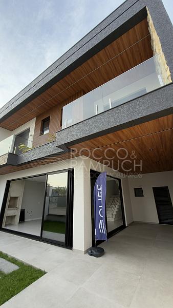 Sobrado de Alto Padr�o com 3 su�tes e Vista Mar 1