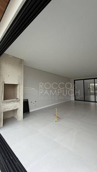 Sobrado de Alto Padr�o com 3 su�tes e Vista Mar 4