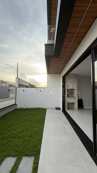 Sobrado de Alto Padr�o com 3 su�tes e Vista Mar 3