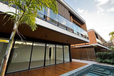 Casa em Condomínio com 4 quartos à venda, 298m², 6 banheiros, 2 garagens - Praia do Estaleiro - Balneário Camboriú