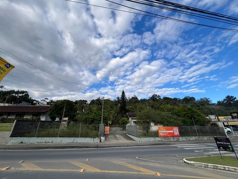 Terreno de 13 mil metros quadrados pr�ximo da Rua General Os�rio 9