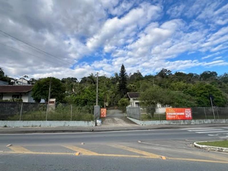 Terreno de 13 mil metros quadrados pr�ximo da Rua General Os�rio 14