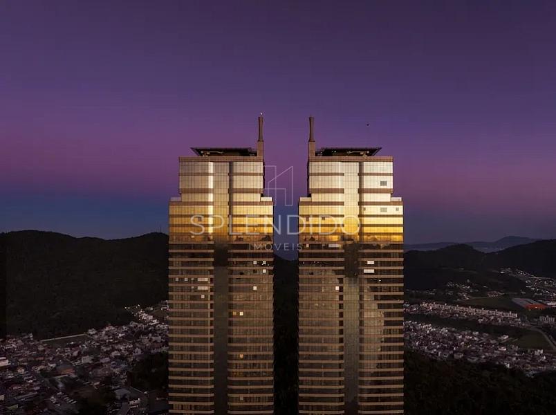 Apartamento no Yachthouse | Acima do 60� Andar 21
