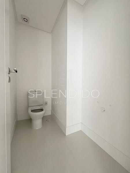 Apartamento no Yachthouse | Acima do 60� Andar 8
