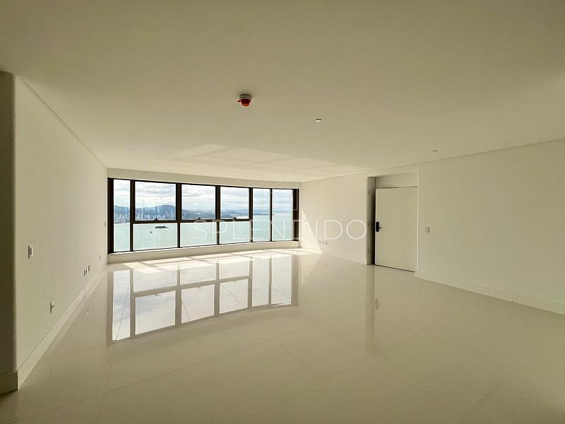 Apartamento no Yachthouse | Acima do 60� Andar 4