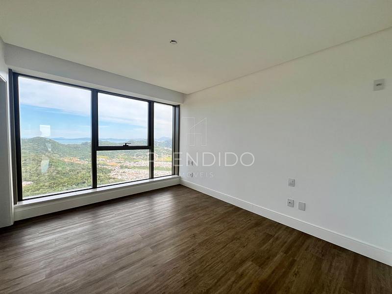 Apartamento no Yachthouse | Acima do 60� Andar 15
