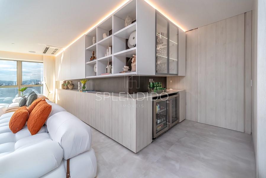 Yachthouse mobiliado � venda em Balne�rio Cambori� | 265 m� e 4 su�tes 11