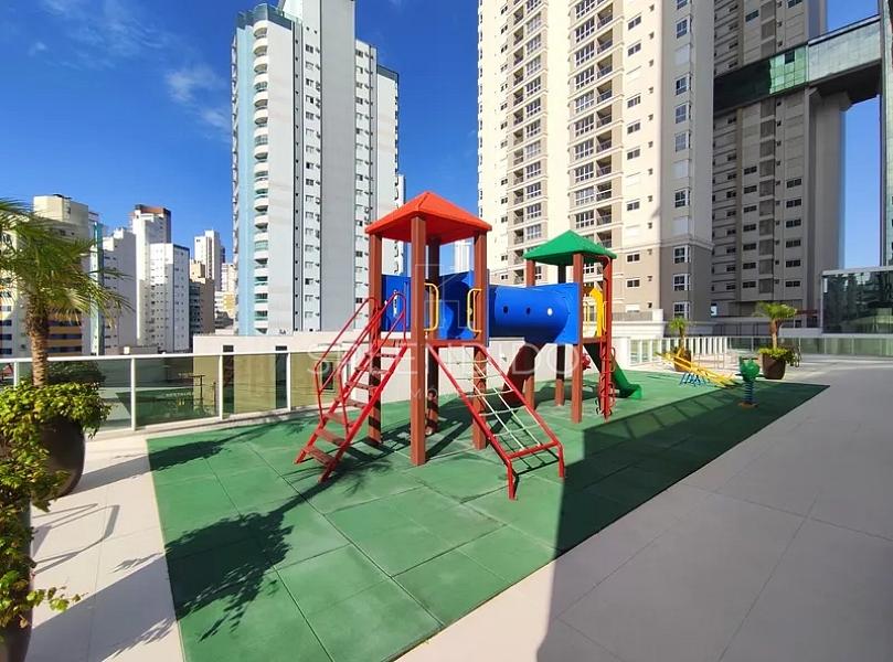 Ed. Phoenix Tower em Balne�rio Cambori� | Garden de 297 m� com SPA 53