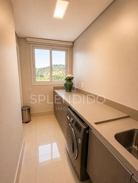 Ed. Phoenix Tower em Balne�rio Cambori� | Garden de 297 m� com SPA 23