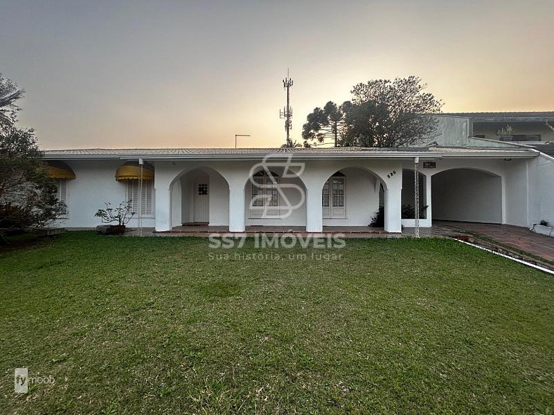 Linda casa térrea com mais 300m², 7 quartos, e amplo quintal  no Bairro Cajuru! — foto 3