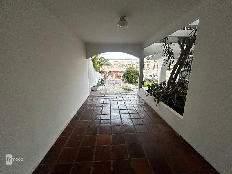 Linda casa térrea com mais 300m², 7 quartos, e amplo quintal  no Bairro Cajuru! — foto 5