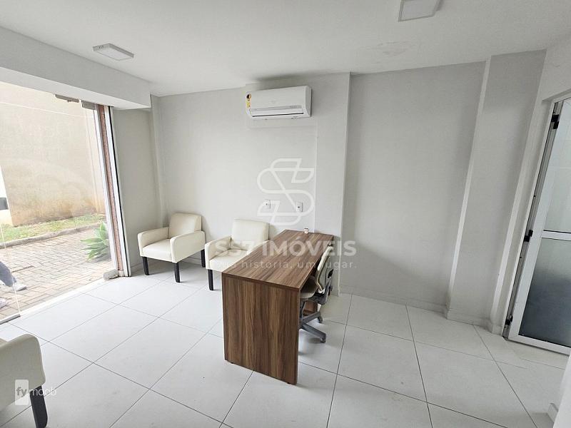 Loja comercial de frente para a rua, projetada e equipada para consultório odontológico, localizada no bairro Campo de Santana — foto 10