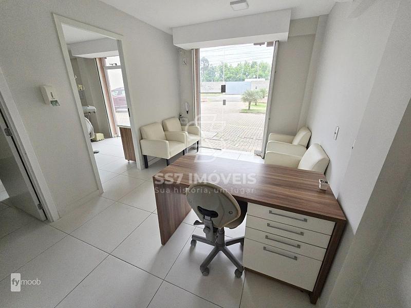 Loja comercial de frente para a rua, projetada e equipada para consultório odontológico, localizada no bairro Campo de Santana — foto 11