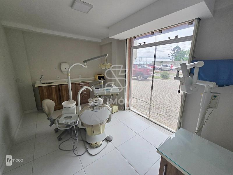Loja comercial de frente para a rua, projetada e equipada para consultório odontológico, localizada no bairro Campo de Santana — foto 12