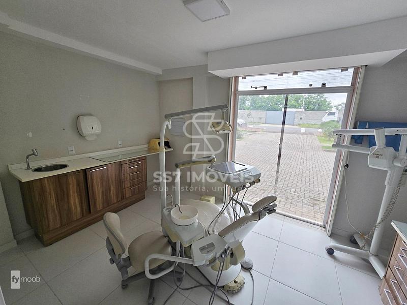 Loja comercial de frente para a rua, projetada e equipada para consultório odontológico, localizada no bairro Campo de Santana — foto 15