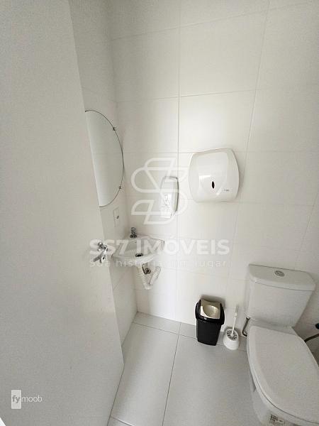 Loja comercial de frente para a rua, projetada e equipada para consultório odontológico, localizada no bairro Campo de Santana — foto 22