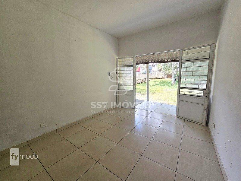 Loja comercial no Fazedninha em rua muito movimentada — foto 7